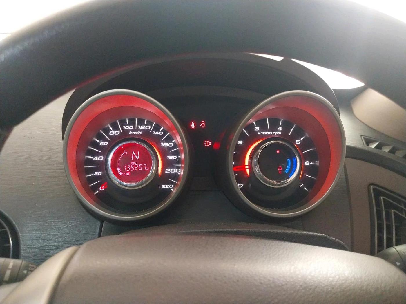 2015 Mahindra XUV500 W6, Diesel, Manual, 1,36,267 km, interior