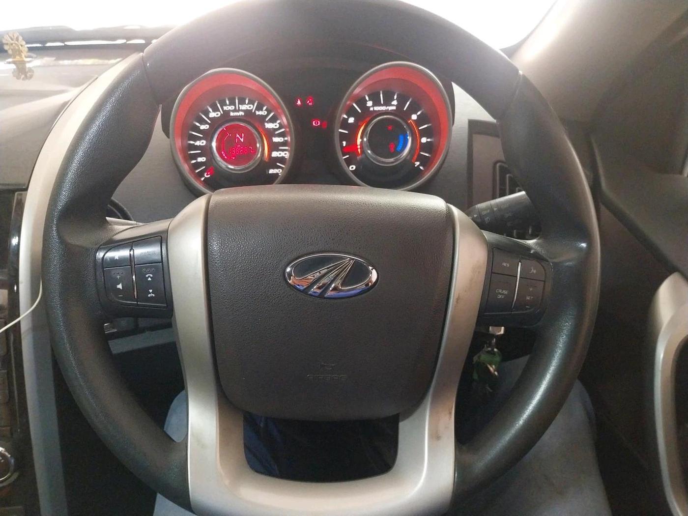 2015 Mahindra XUV500 W6, Diesel, Manual, 1,36,267 km, interior