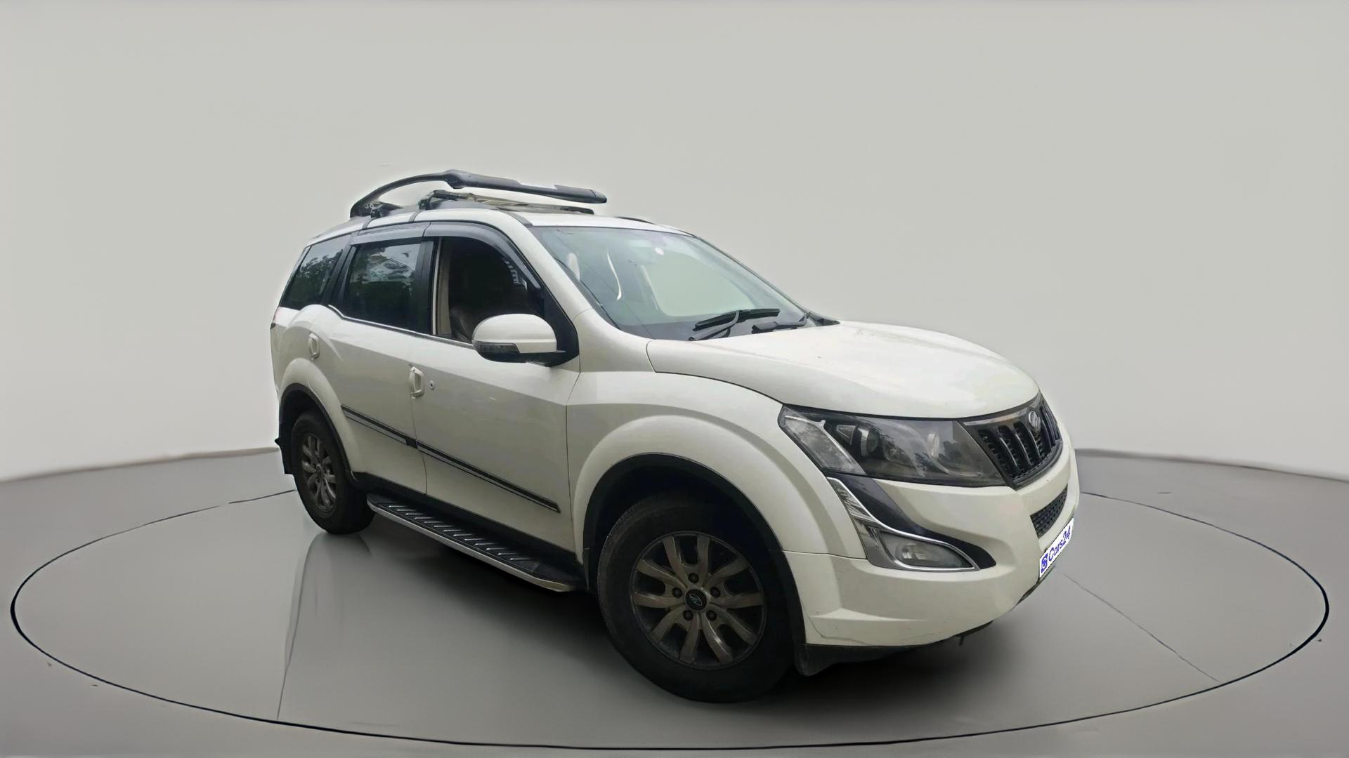 2016 Mahindra XUV500 W10