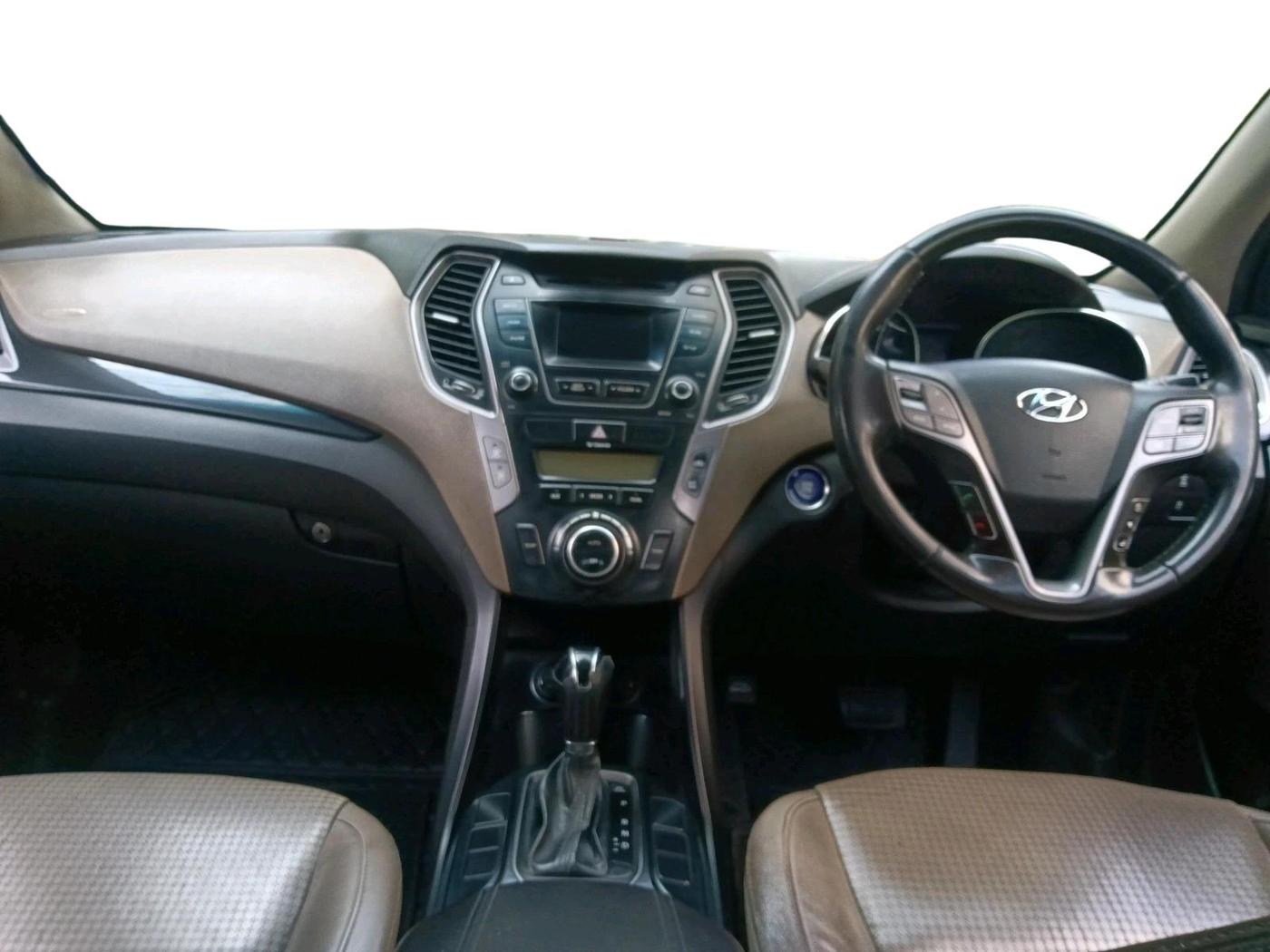 2014 Hyundai Santa Fe 4 WD AT, Diesel, Automatic, 1,46,889 km, interior