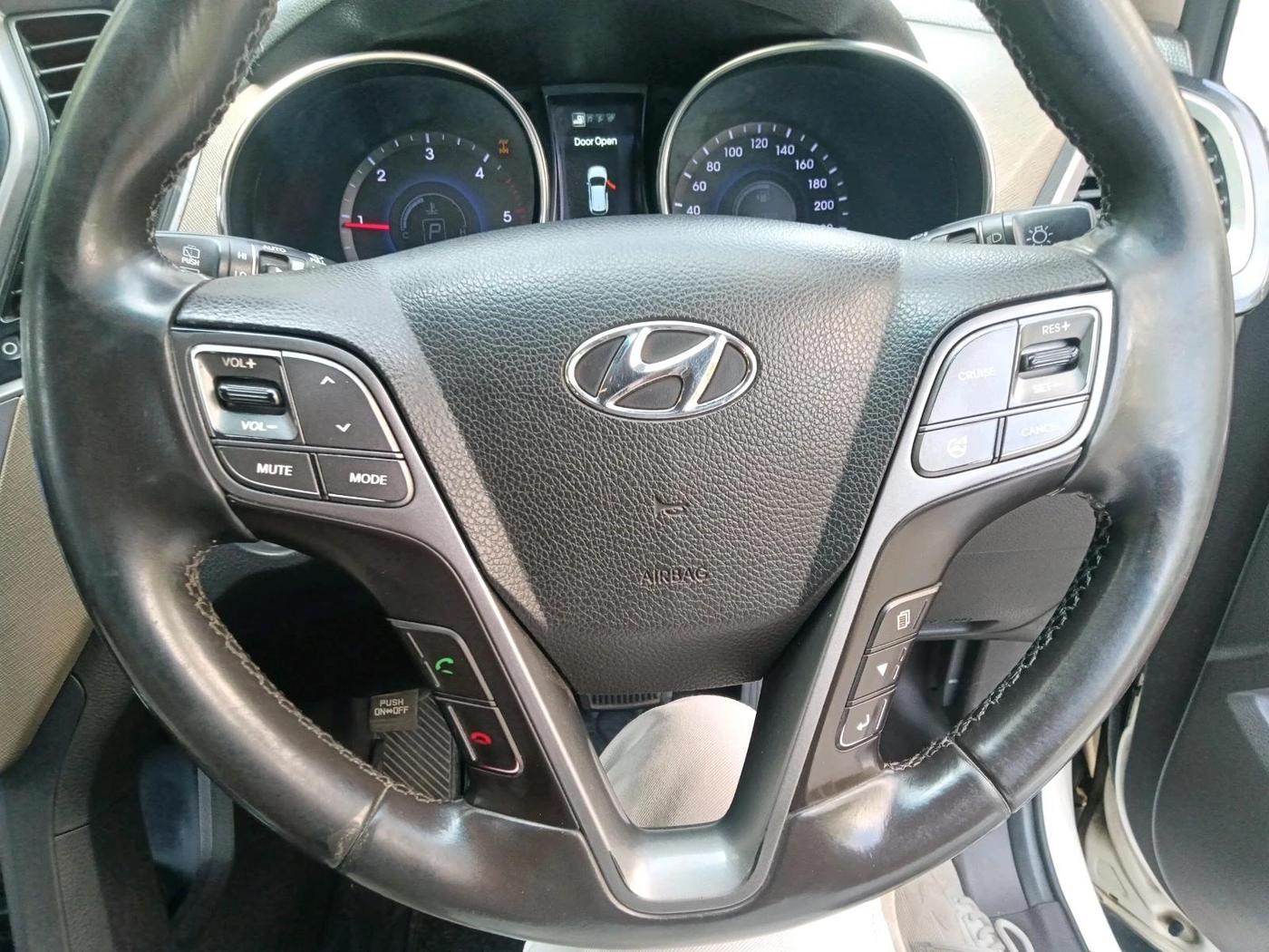 2014 Hyundai Santa Fe 4 WD AT, Diesel, Automatic, 1,46,889 km, interior