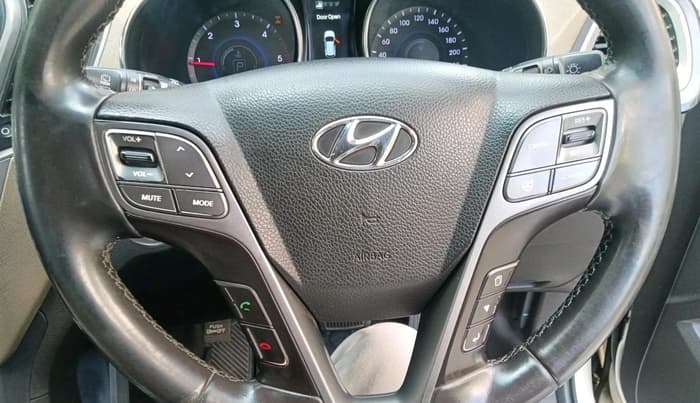 2014 Hyundai Santa Fe 4 WD AT, Diesel, Automatic, 1,46,889 km, interior