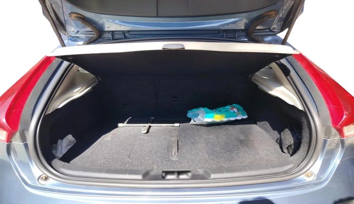 2014 Volvo V40 Cross Country D3, Diesel, Automatic, 1,45,612 km, exterior