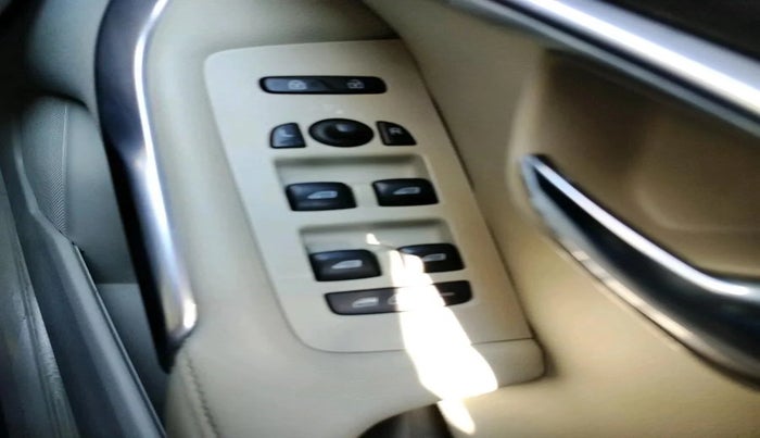 2014 Volvo V40 Cross Country D3, Diesel, Automatic, 1,45,612 km, interior