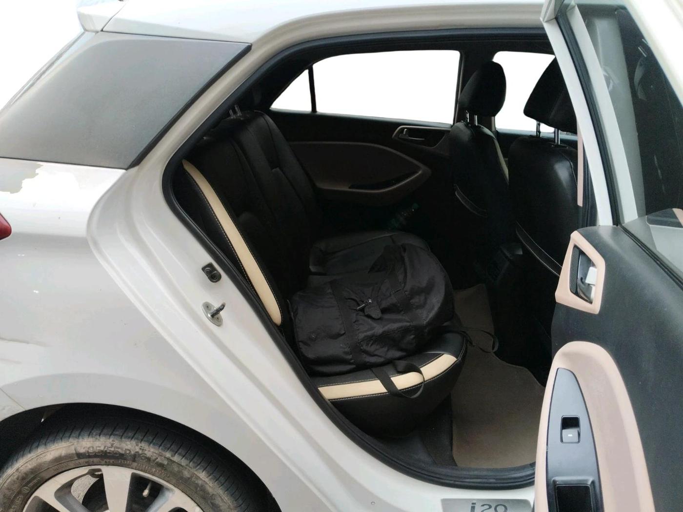 2015 Hyundai Elite i20 ASTA 1.4 CRDI (O), Diesel, Manual, 1,64,853 km, interior