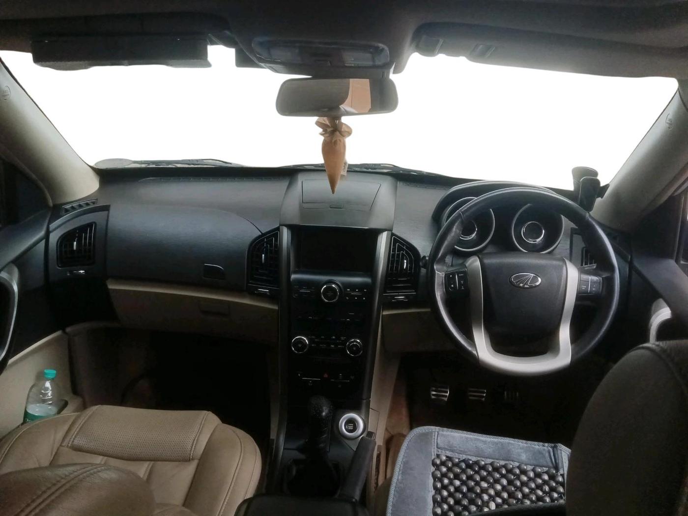 2015 Mahindra XUV500 W10, Diesel, Manual, 1,12,122 km, interior