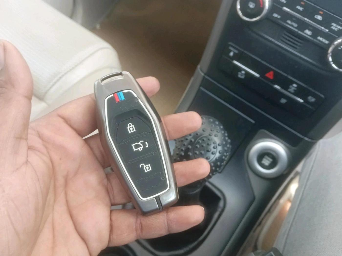 2015 Mahindra XUV500 W10, Diesel, Manual, 1,12,122 km, interior