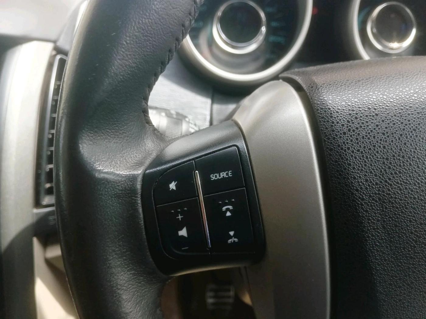 2015 Mahindra XUV500 W10, Diesel, Manual, 1,12,122 km, interior