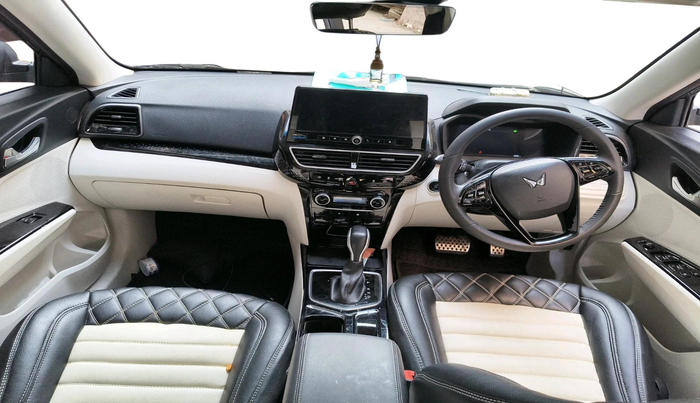 2024 Mahindra XUV 3XO AX5L 1.2 TGDi AT, Petrol, Automatic, 10,104 km, interior