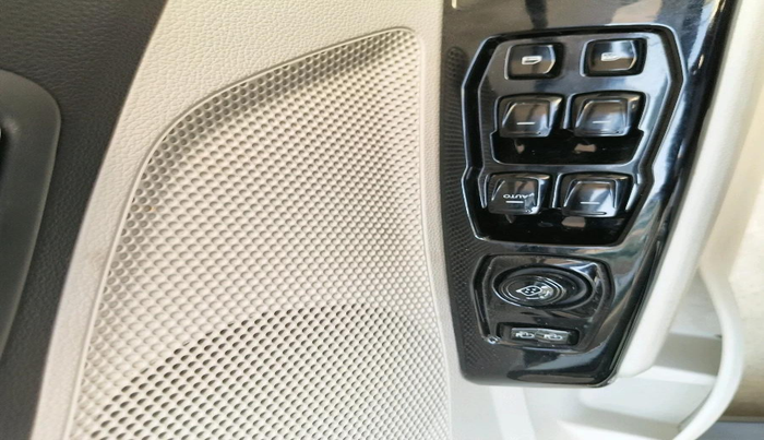 2024 Mahindra XUV 3XO AX5L 1.2 TGDi AT, Petrol, Automatic, 10,104 km, interior