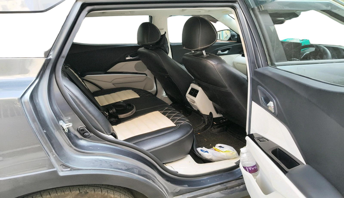 2024 Mahindra XUV 3XO AX5L 1.2 TGDi AT, Petrol, Automatic, 10,104 km, interior