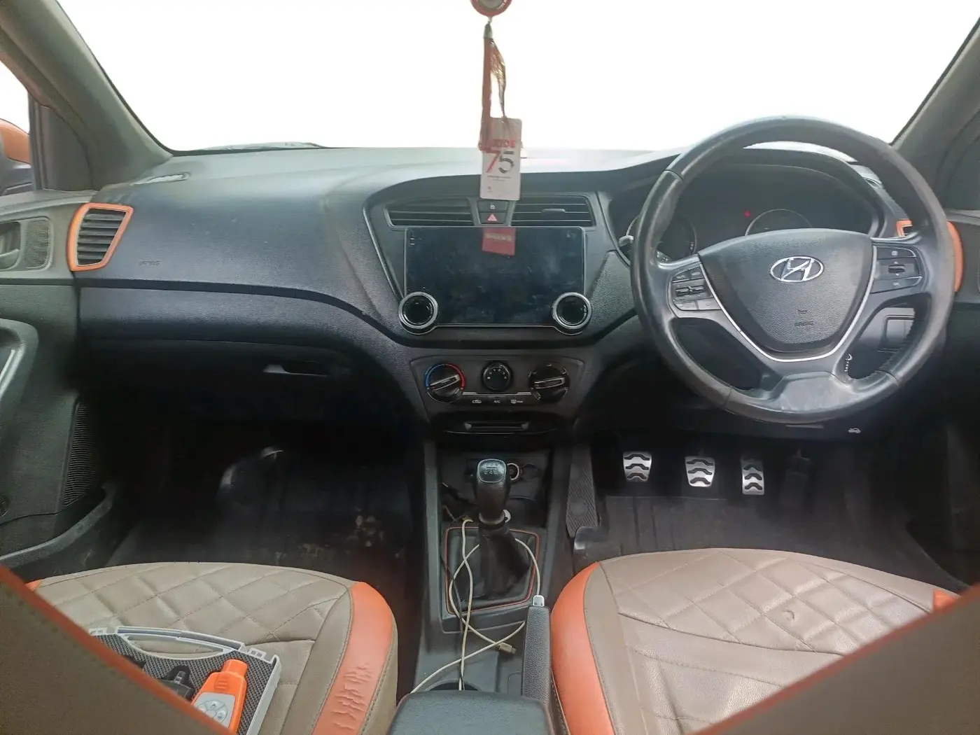 2016 Hyundai i20 Active 1.2 S, Petrol, Manual, 1,14,135 km, interior