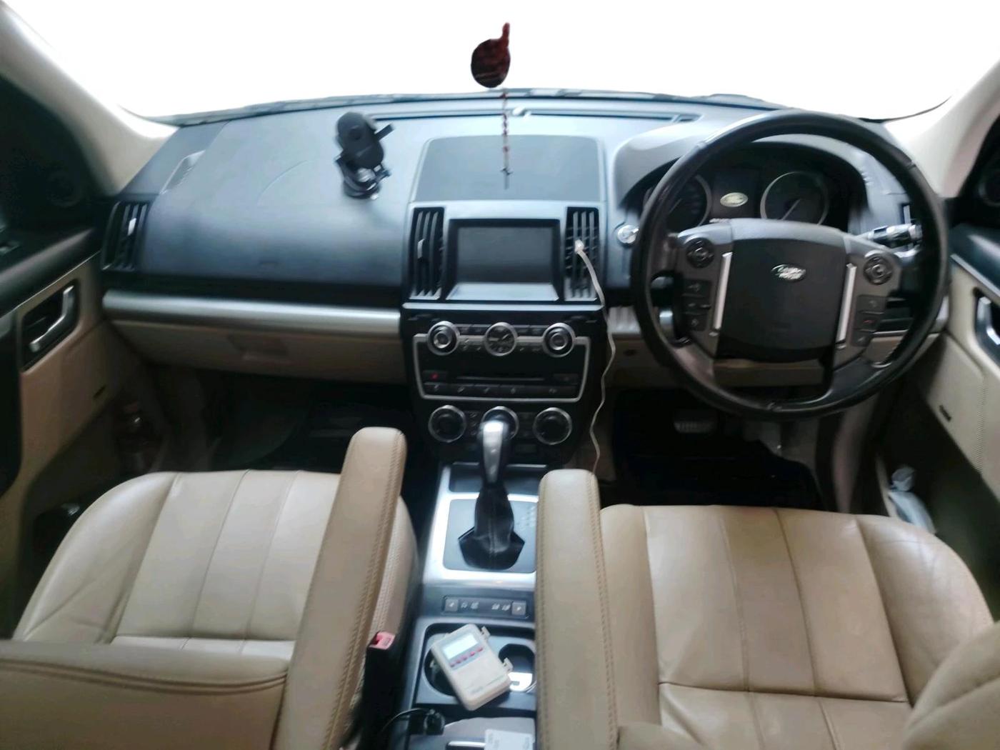 2014 Landrover Freelander 2 TD4 SE, Diesel, Automatic, 1,11,670 km, interior