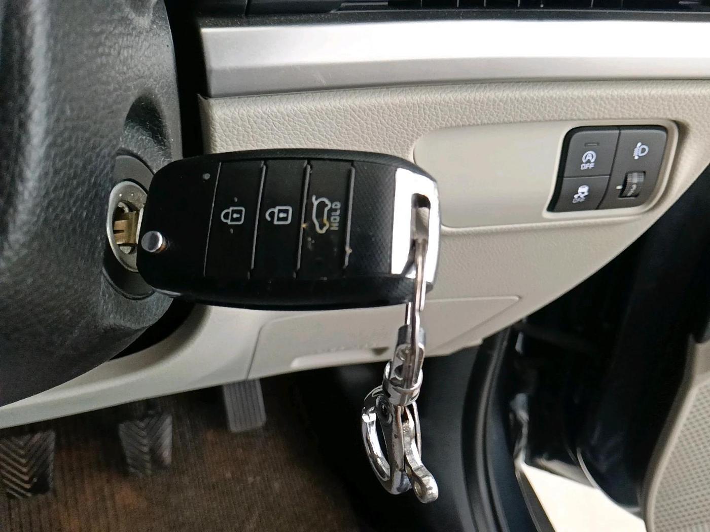 2023 KIA CARENS PRESTIGE 1.5 PETROL 7 STR, Petrol, Manual, 43,244 km, interior