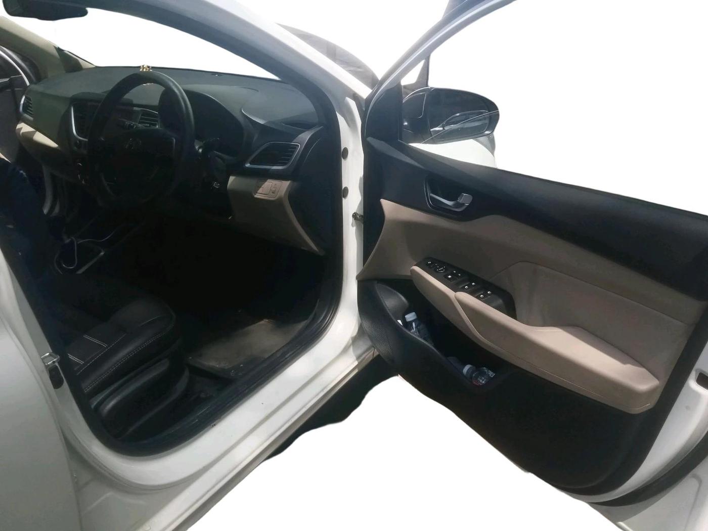 2018 Hyundai Verna 1.6 VTVT SX, Petrol, Manual, 27,281 km, interior