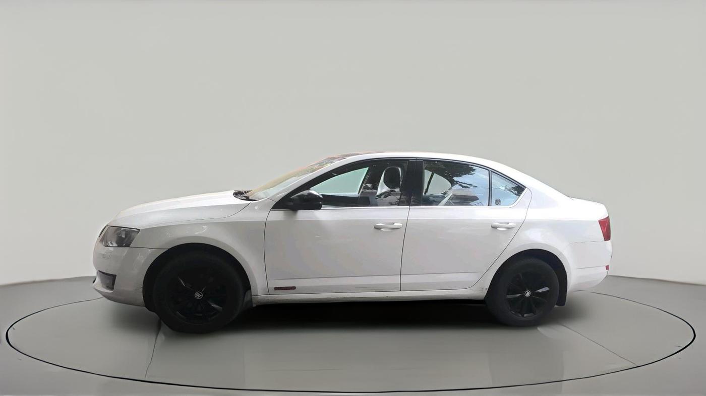 2014 Skoda Octavia ELEGANCE 2.0 TDI AT, Diesel, Automatic, 1,25,365 km, exterior