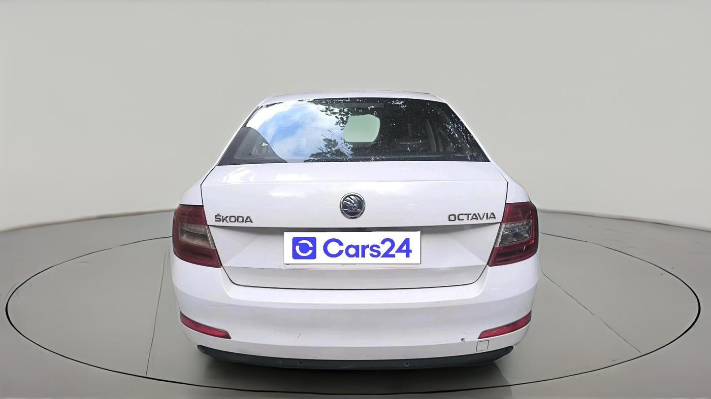 2014 Skoda Octavia ELEGANCE 2.0 TDI AT, Diesel, Automatic, 1,25,365 km, exterior