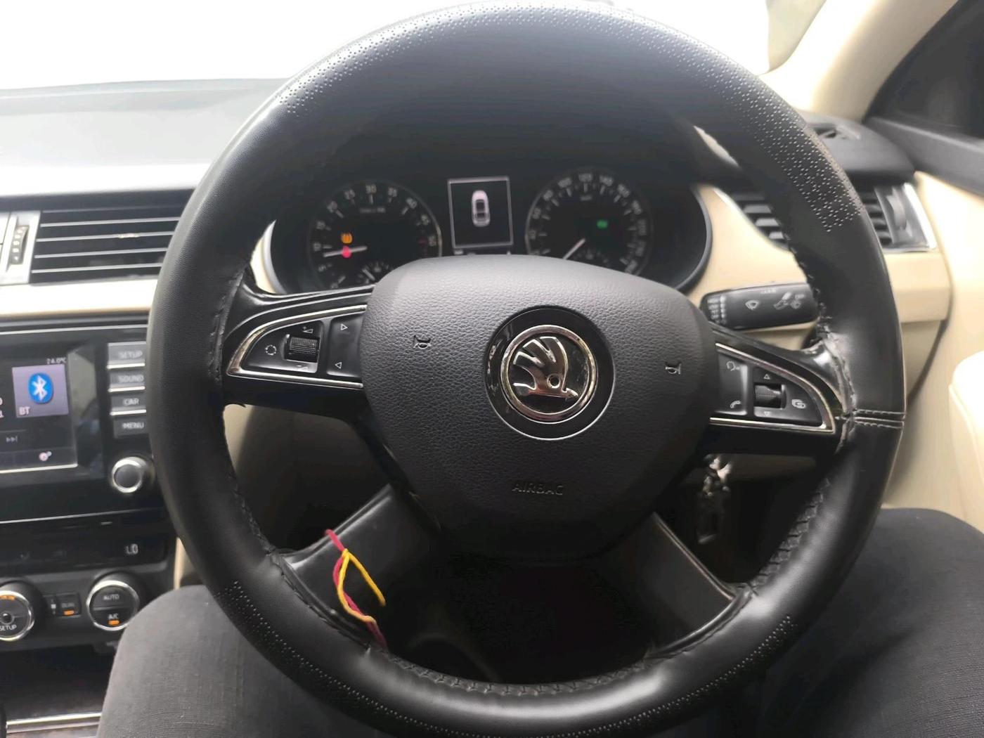 2014 Skoda Octavia ELEGANCE 2.0 TDI AT, Diesel, Automatic, 1,25,365 km, interior