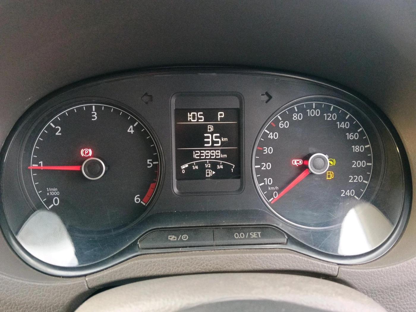 2015 Volkswagen Vento HIGHLINE 1.5 AT, Diesel, Automatic, 1,23,999 km, interior