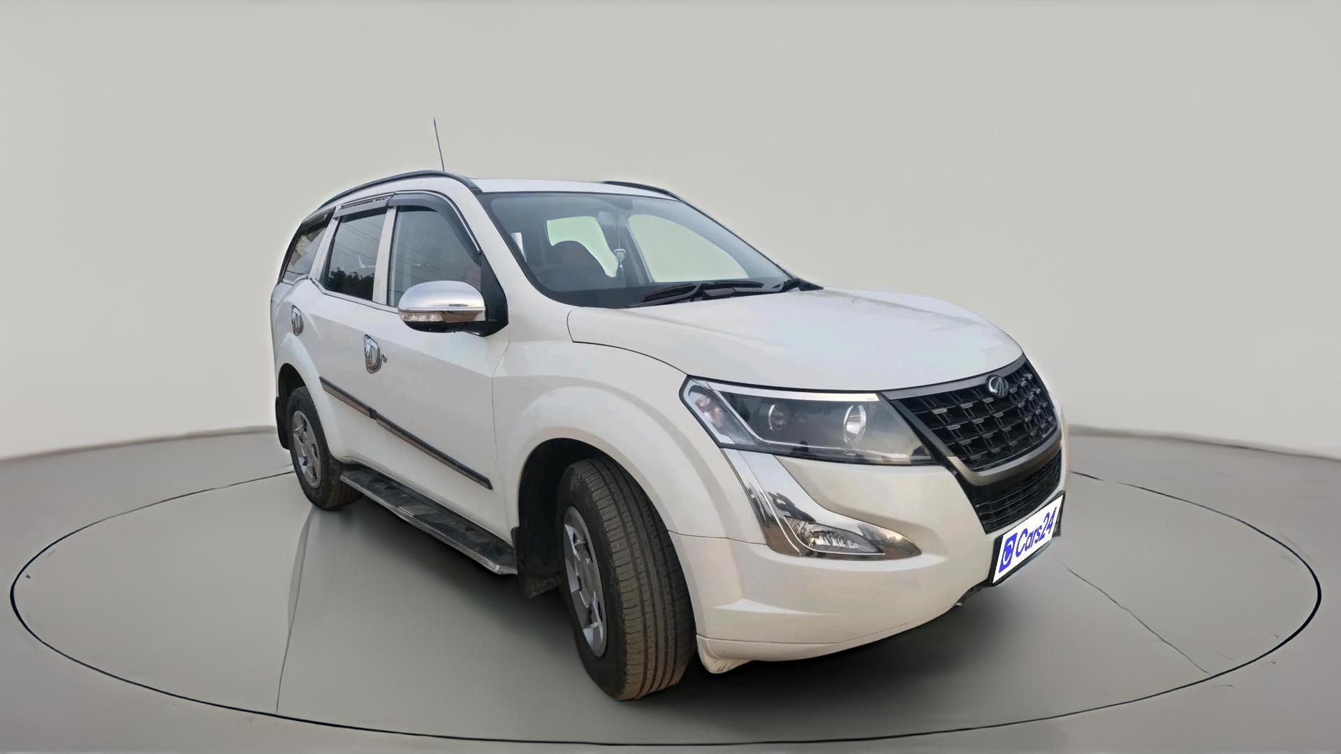 2019 Mahindra XUV500 W5