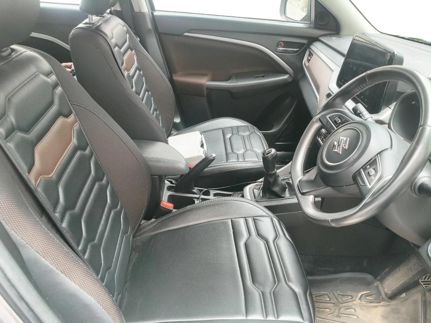 2022 Maruti BREZZA ZXI + SMART HYBRID, Petrol, Manual, 30,591 km, interior
