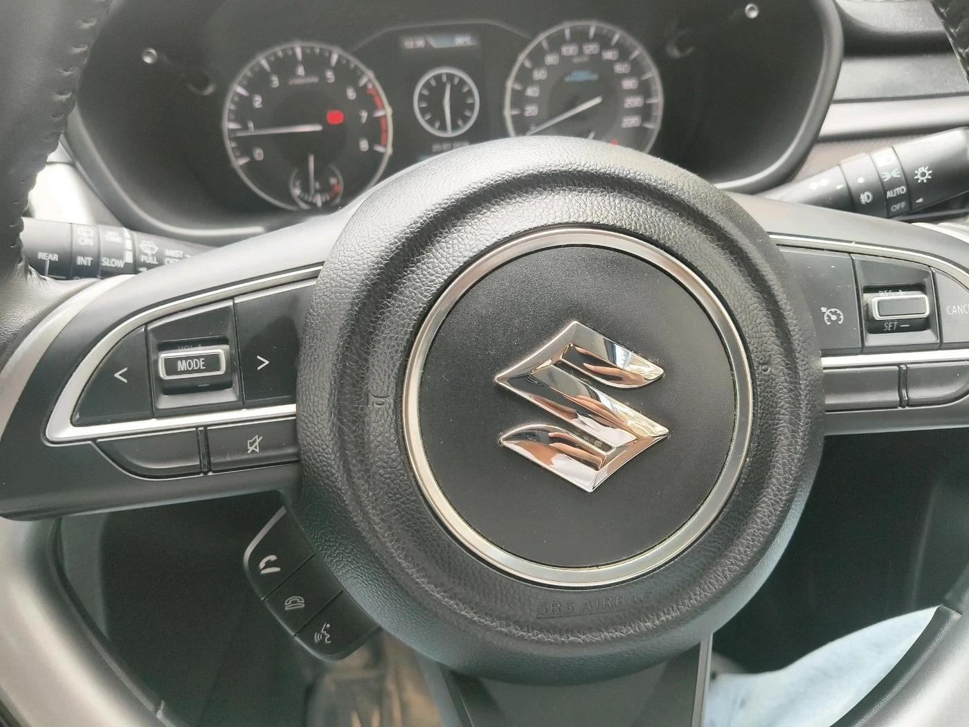 2022 Maruti BREZZA ZXI + SMART HYBRID, Petrol, Manual, 30,591 km, interior