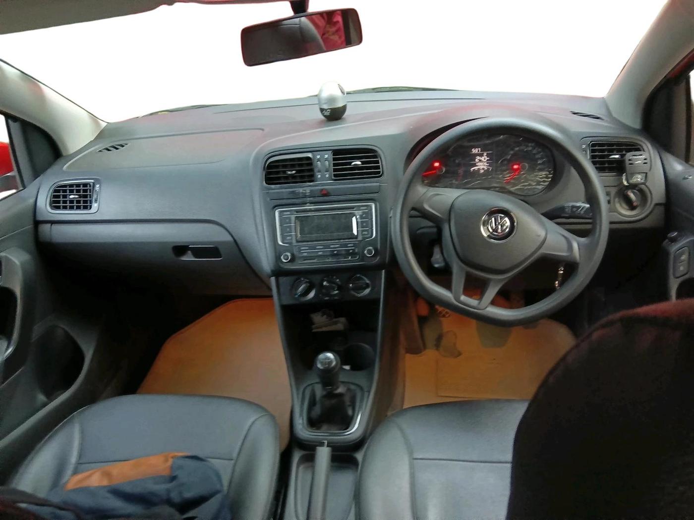 2015 Volkswagen Polo COMFORTLINE 1.2L, Petrol, Manual, 50,260 km, interior