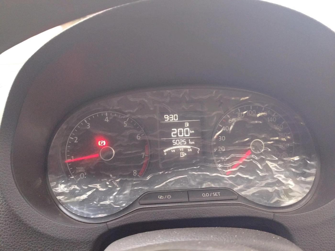 2015 Volkswagen Polo COMFORTLINE 1.2L, Petrol, Manual, 50,260 km, interior