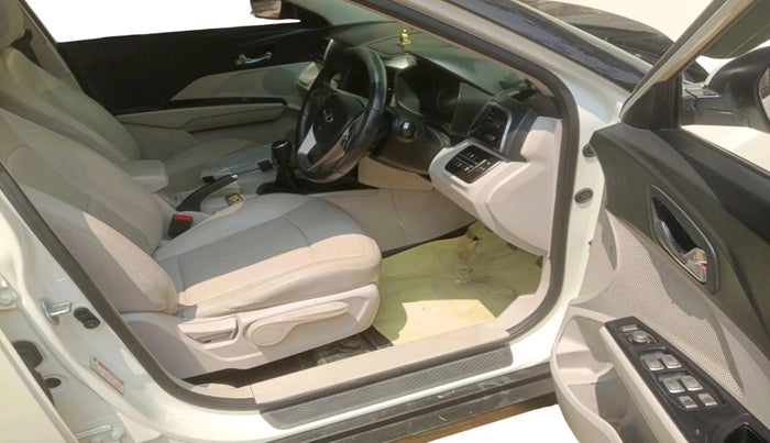 2019 Mahindra XUV300 W8 (O) 1.5 DIESEL, Diesel, Manual, 1,46,540 km, interior