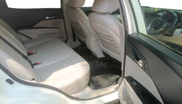 2019 Mahindra XUV300 W8 (O) 1.5 DIESEL, Diesel, Manual, 1,46,540 km, interior