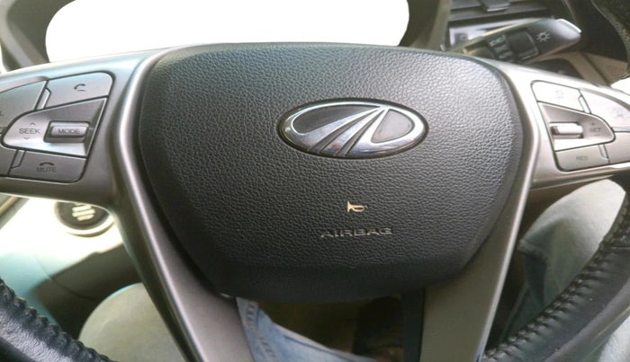 2019 Mahindra XUV300 W8 (O) 1.5 DIESEL, Diesel, Manual, 1,46,540 km, interior