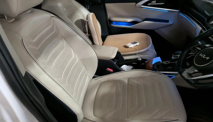 2022 KIA CARENS LUXURY PLUS 1.5 DIESEL AT 7 STR, Diesel, Automatic, 1,21,670 km, interior