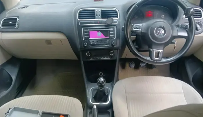 2013 Volkswagen Polo HIGHLINE1.2L, Petrol, Manual, 1,17,645 km, interior