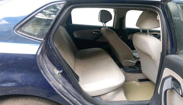 2013 Volkswagen Polo HIGHLINE1.2L, Petrol, Manual, 1,17,645 km, interior