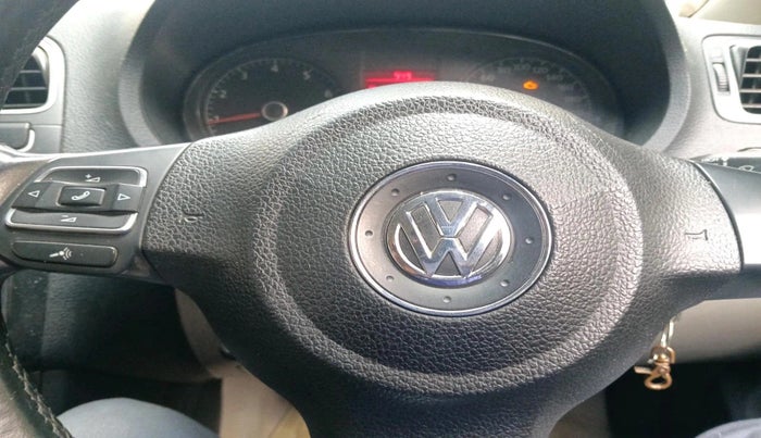 2013 Volkswagen Polo HIGHLINE1.2L, Petrol, Manual, 1,17,645 km, interior