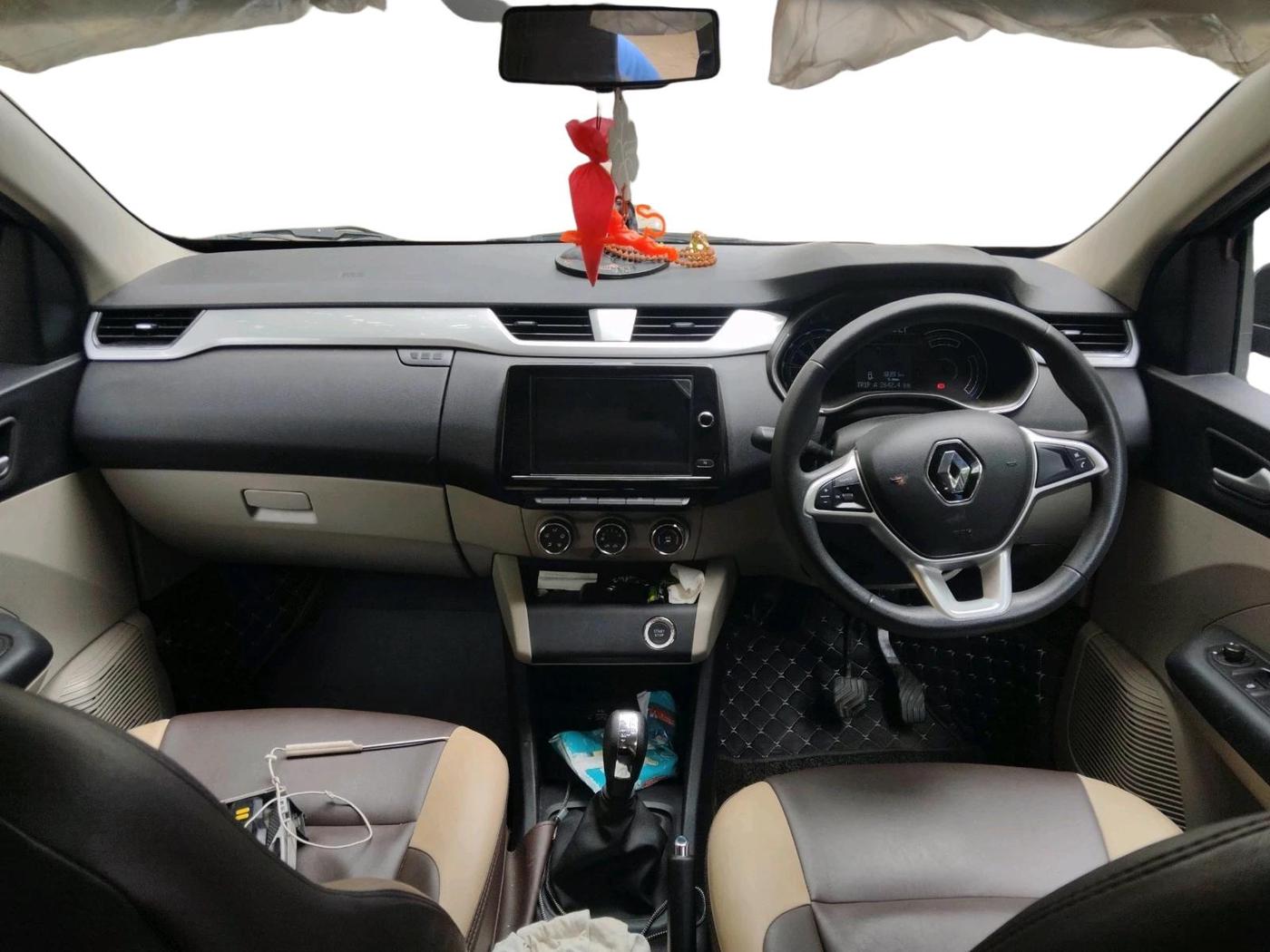 2022 Renault TRIBER RXZ AMT, Petrol, Automatic, 18,391 km, interior