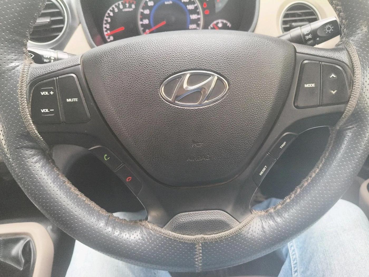 2017 Hyundai Grand i10 SPORTZ 1.2 KAPPA VTVT, Petrol, Manual, 65,672 km, interior