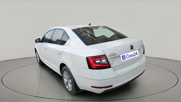 2017 Skoda Octavia STYLE PLUS AT 1.8 TSI, Petrol, Automatic, 1,25,462 km, exterior