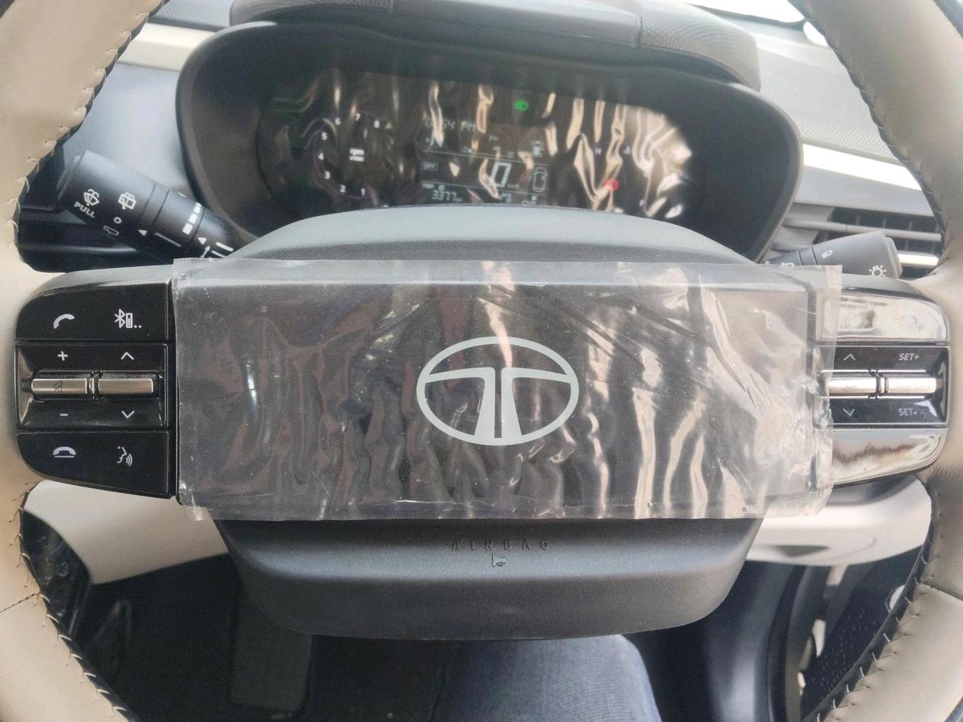 2025 Tata ALTROZ Creative Petrol 5AMT, Petrol, Automatic, 10,379 km, interior