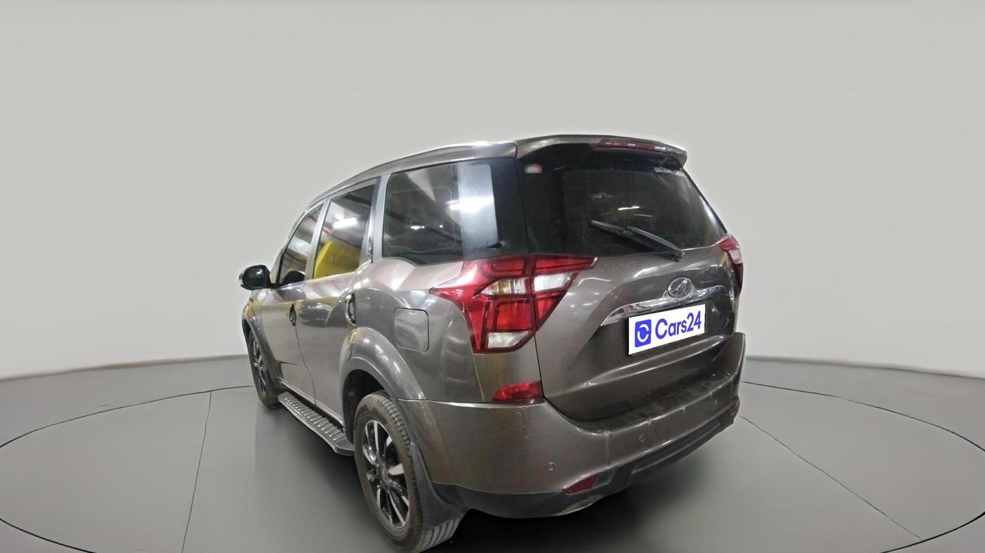 2018 Mahindra XUV500 W11 AT, Diesel, Automatic, 1,59,873 km, exterior