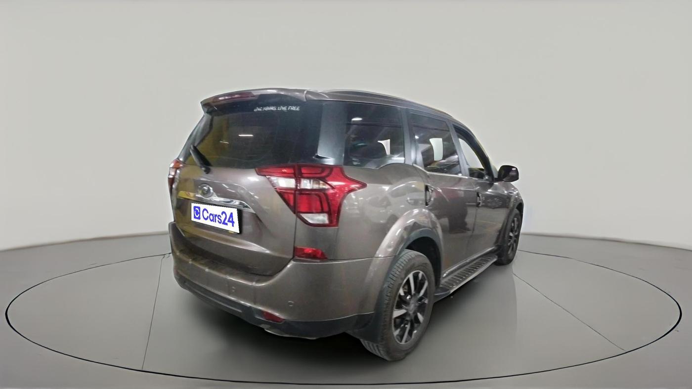 2018 Mahindra XUV500 W11 AT, Diesel, Automatic, 1,59,873 km, exterior