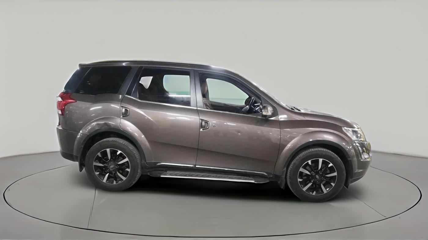 2018 Mahindra XUV500 W11 AT, Diesel, Automatic, 1,59,873 km, exterior