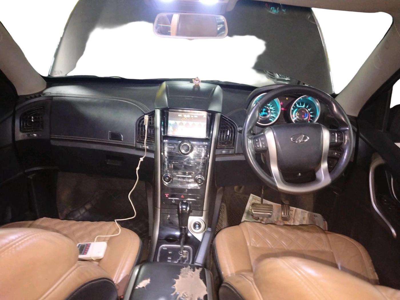 2018 Mahindra XUV500 W11 AT, Diesel, Automatic, 1,59,873 km, interior
