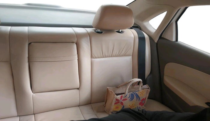 2014 Skoda Rapid 1.5 TDI CR ELEGANCE PLUS, Diesel, Manual, 1,15,487 km, interior