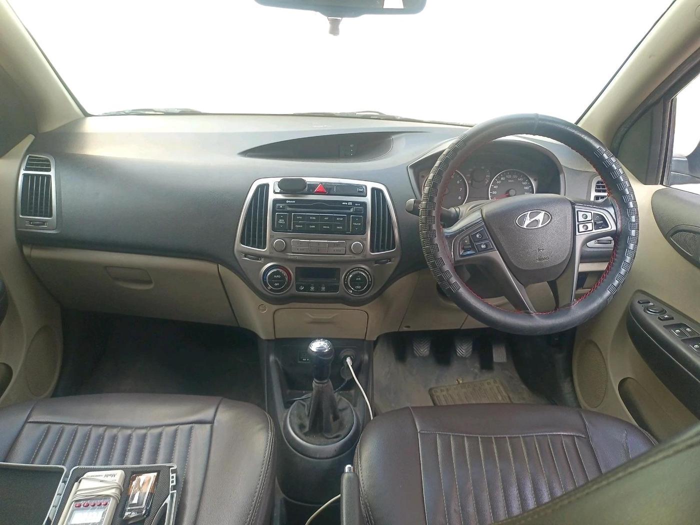 2014 Hyundai i20 SPORTZ 1.2, Petrol, Manual, 80,948 km, interior