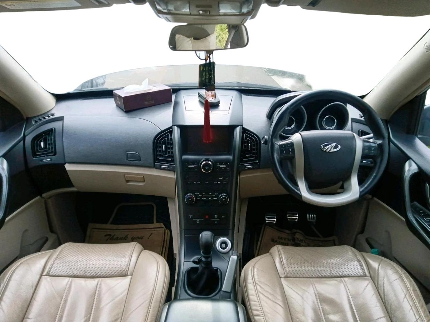 2015 Mahindra XUV500 W10, Diesel, Manual, 1,28,629 km, interior