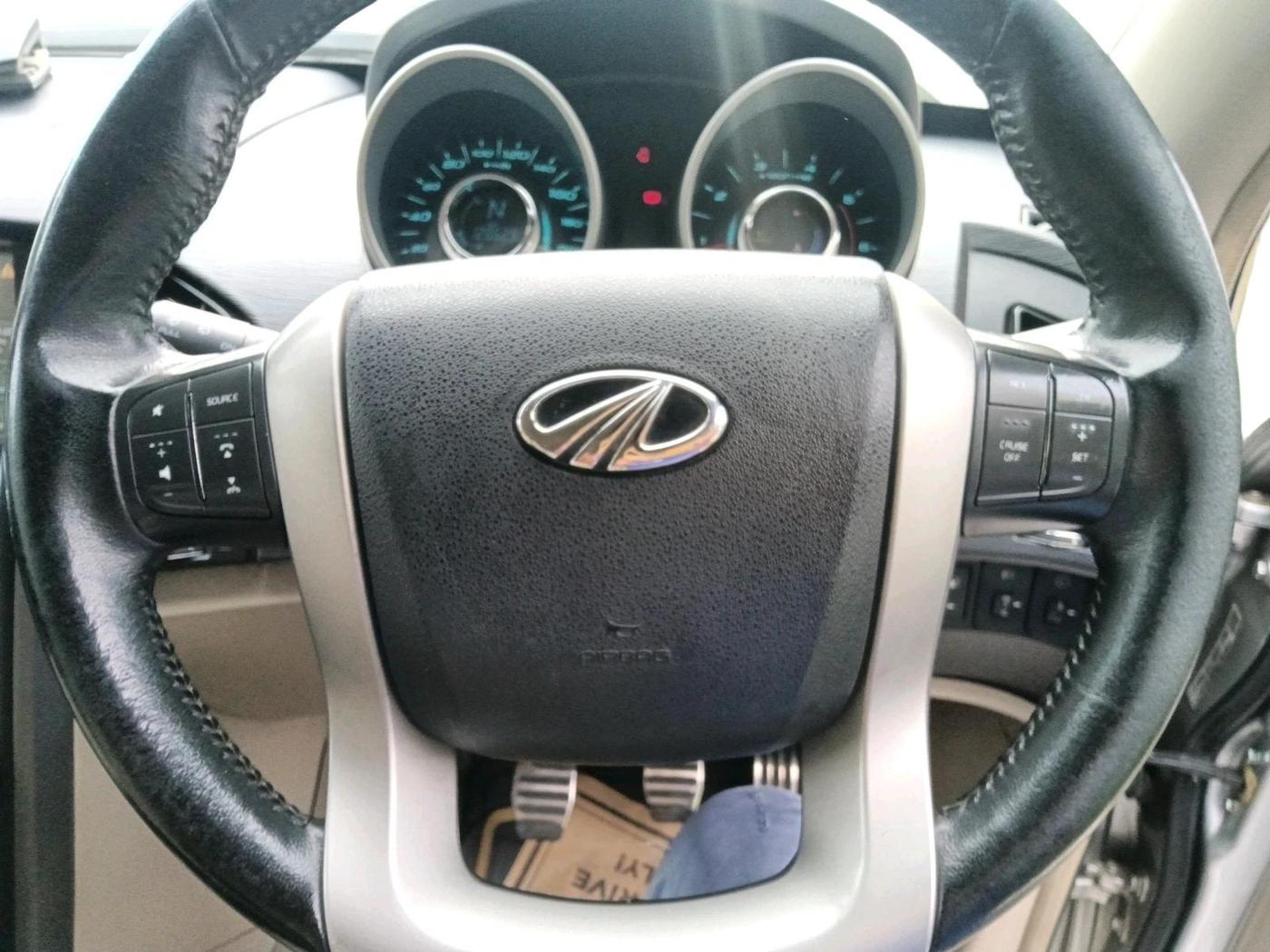 2015 Mahindra XUV500 W10, Diesel, Manual, 1,28,629 km, interior