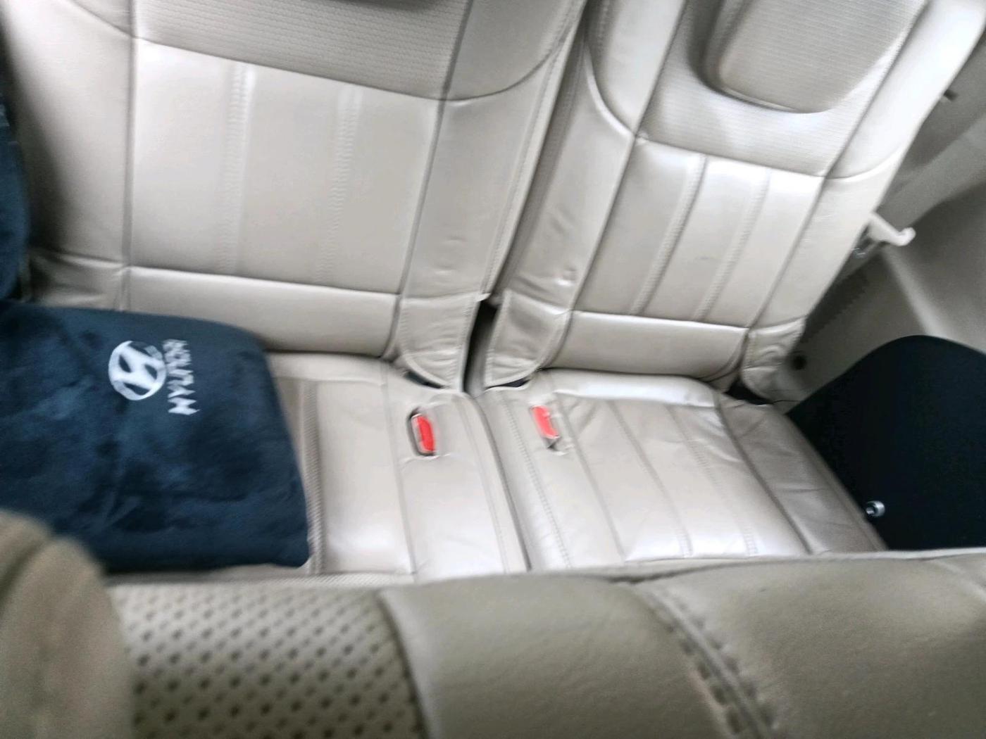 2015 Mahindra XUV500 W10, Diesel, Manual, 1,28,629 km, interior