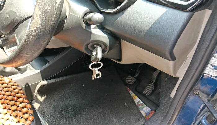 2020 Renault TRIBER RXL AMT, Petrol, Automatic, 56,353 km, interior