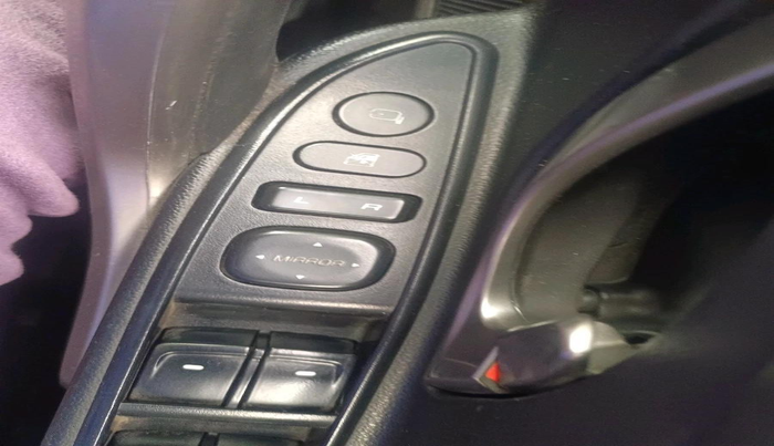 2018 Mahindra XUV500 W11 AT, Diesel, Automatic, 1,28,553 km, interior